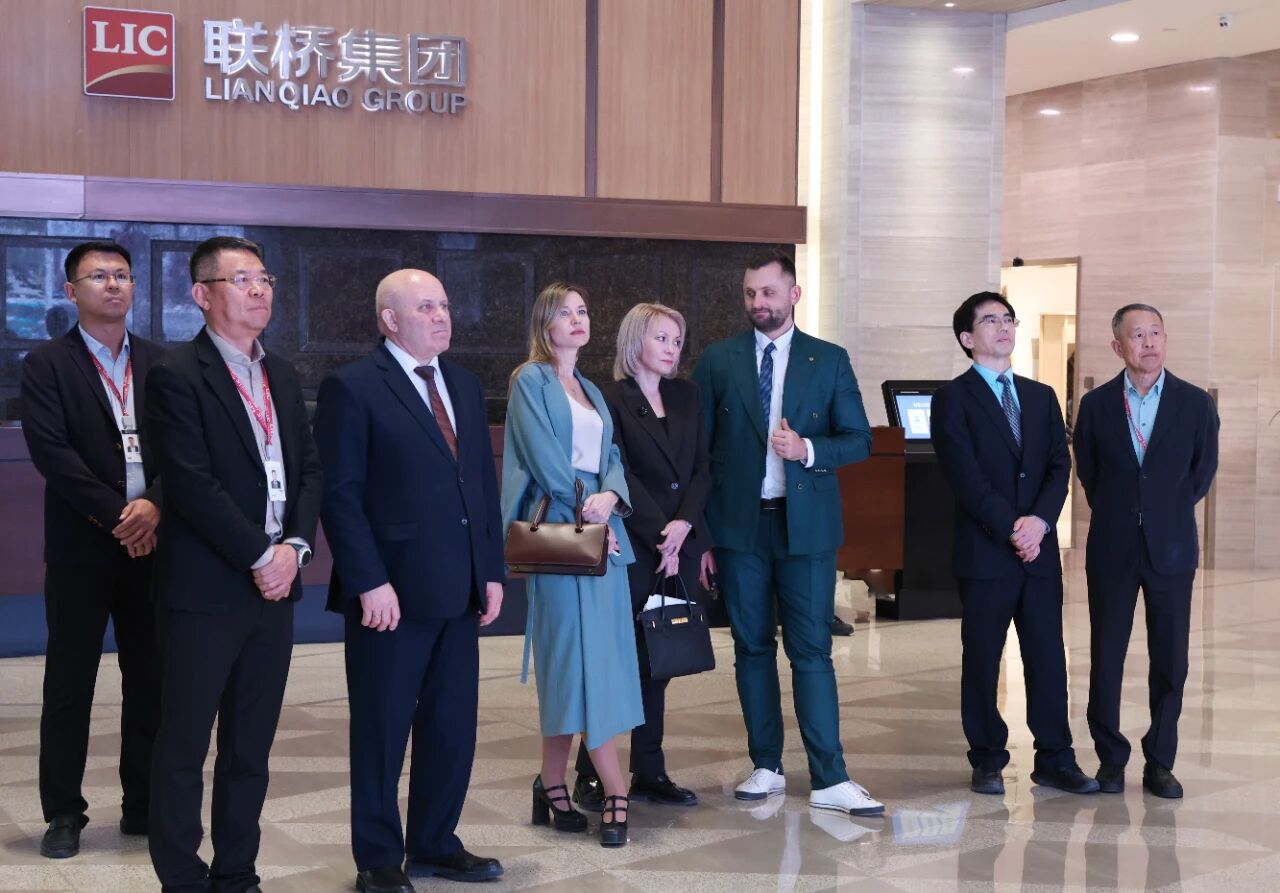 俄罗斯哈巴罗夫斯克市市长克拉夫丘克率代表团一行到访山东联桥集团